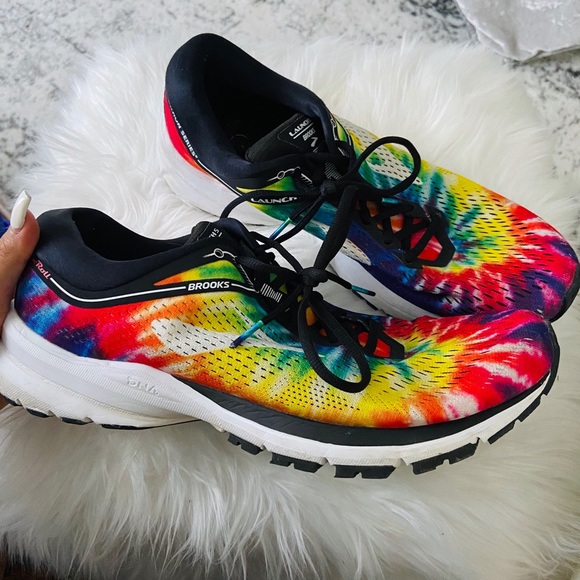 brooks launch 5 marathon series